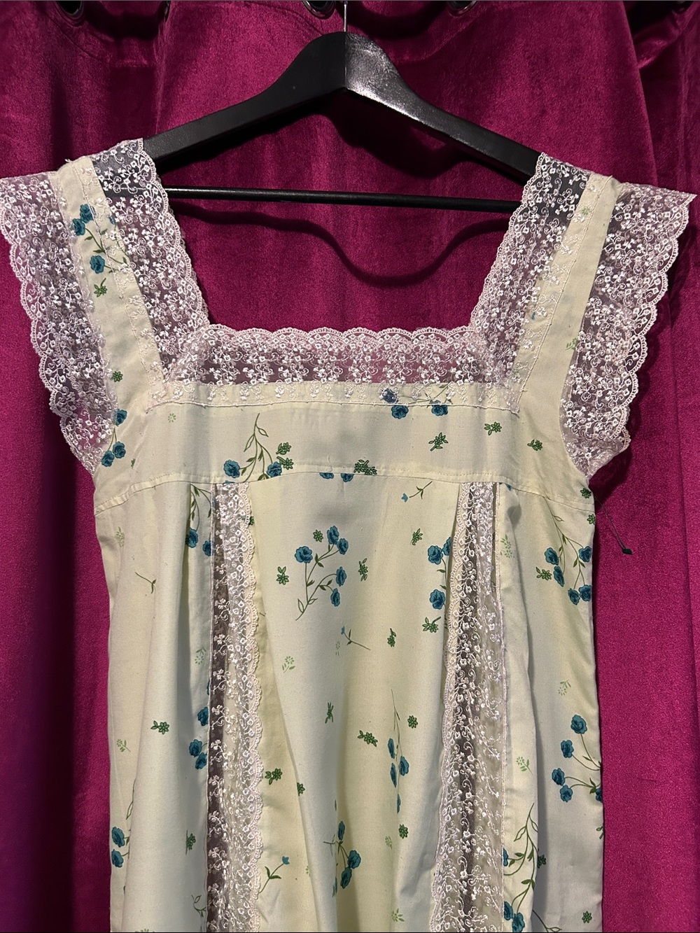 Lace-Trim Floral Camisole Dress in Pale Green
